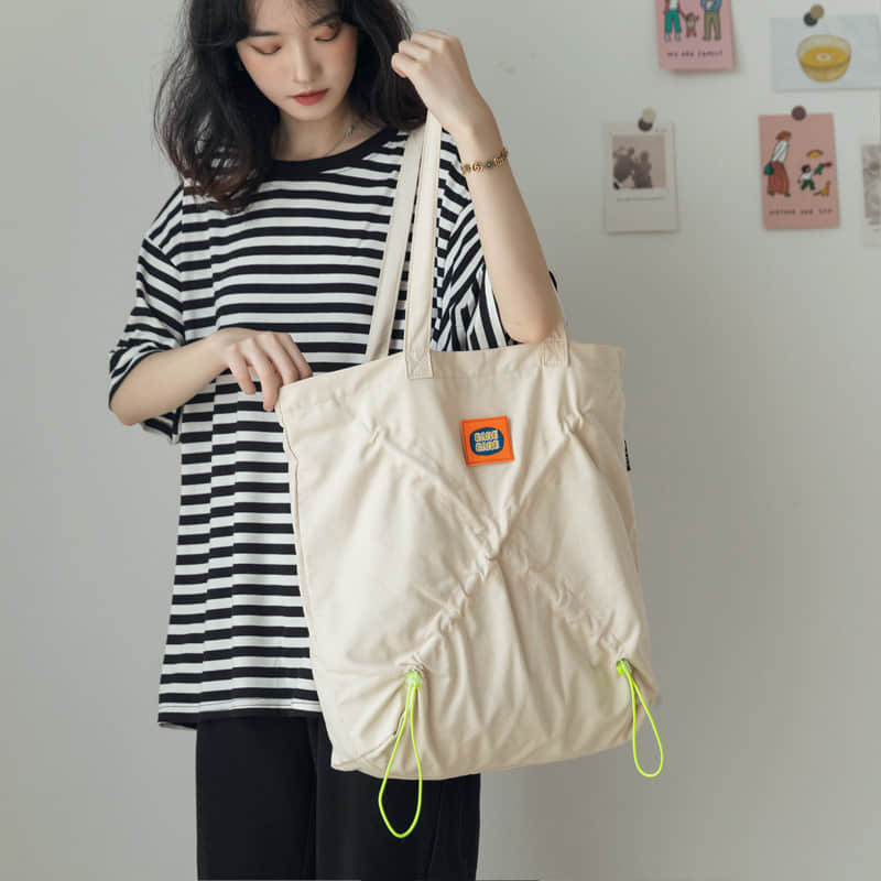 Pleated handbag | YonPop