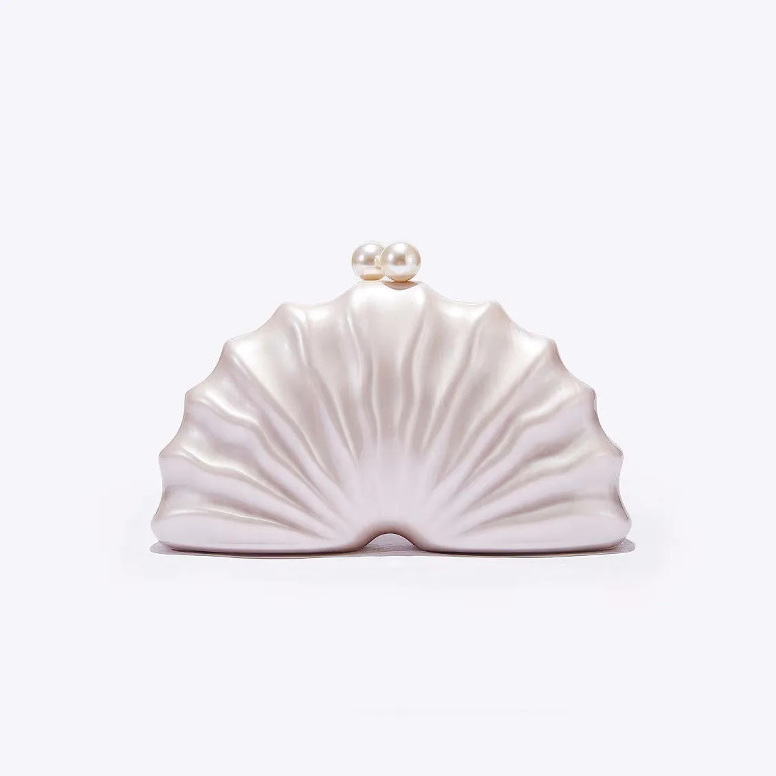Shell-shaped clutch bag with a pearl on a white background. #Color_PearlWhite