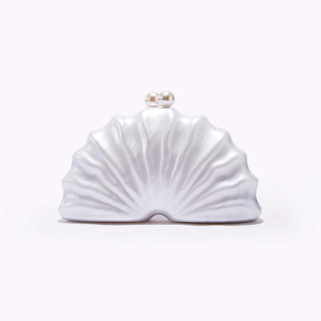 White shell-shaped clutch bag with a pearl on a white background. #Color_White