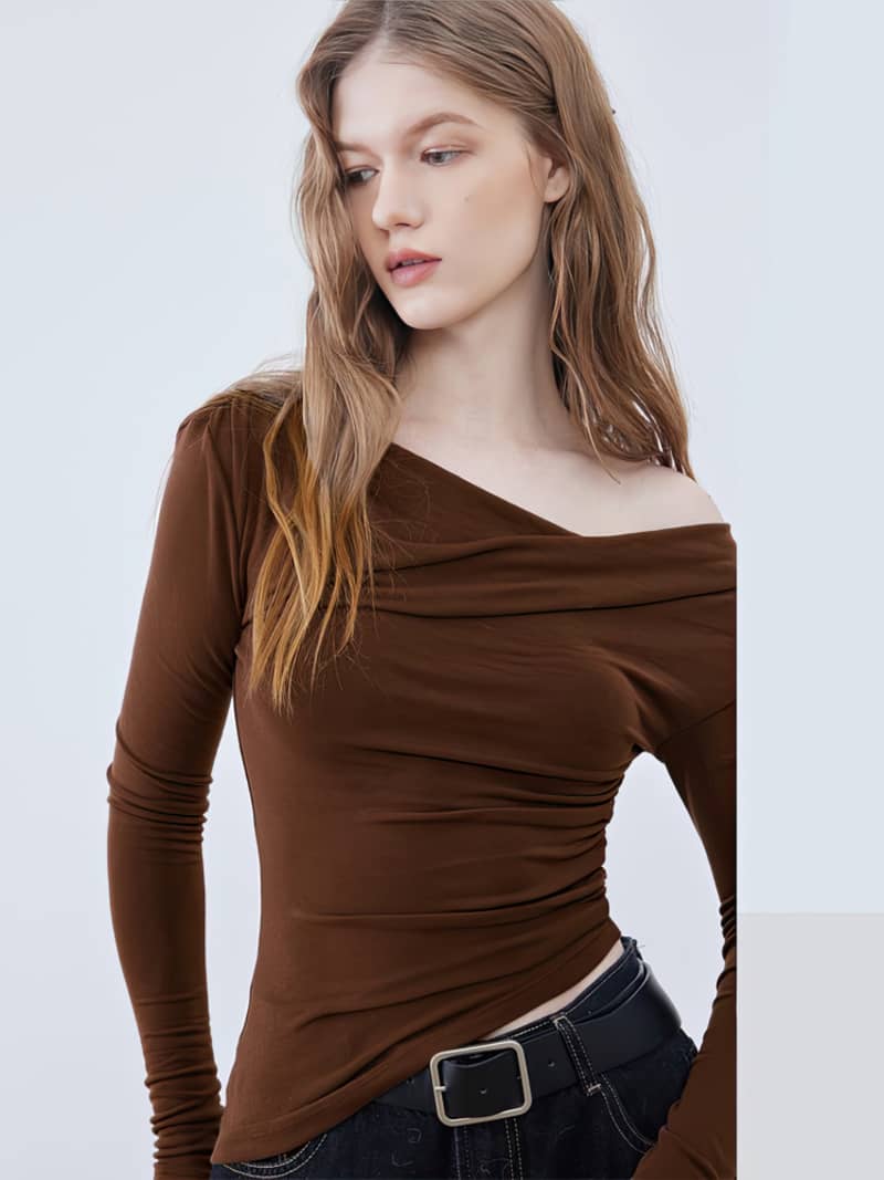 Off-the-shoulder long-sleeved T-shirt