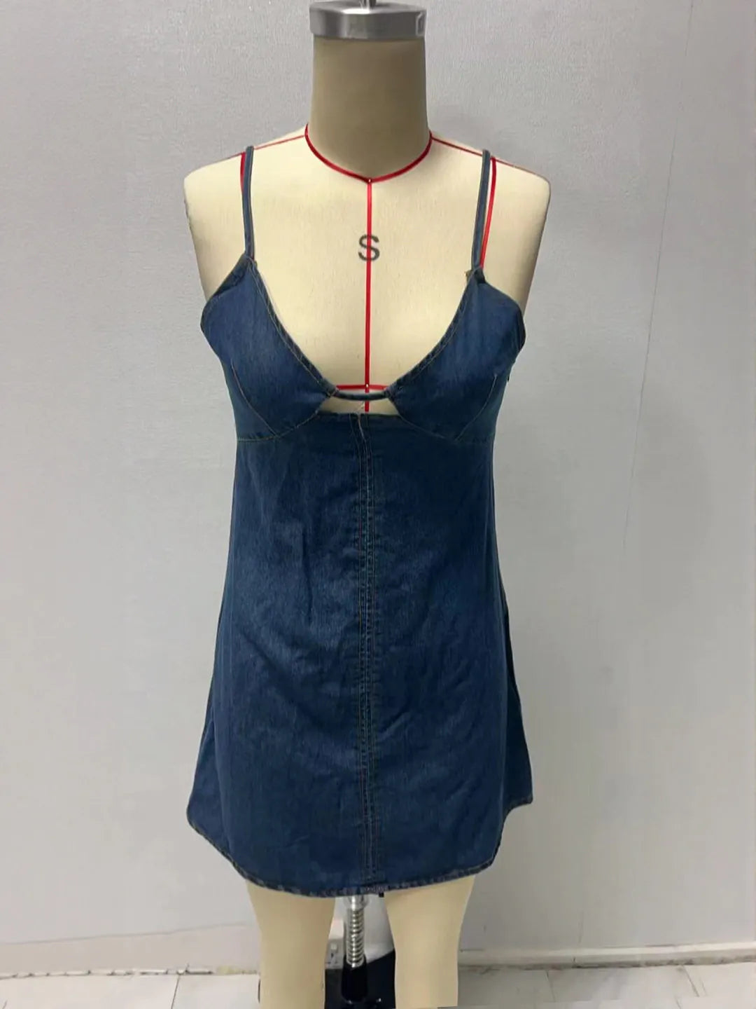 Blue dress on a mannequin against a plain background. #Color_Blue