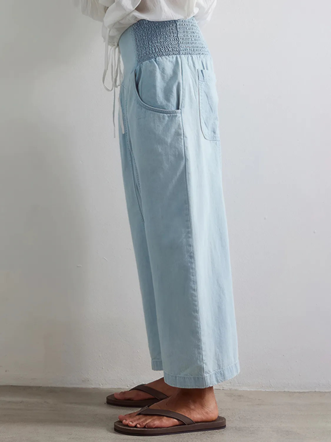 Light blue pants worn by a person on a plain background. #Color_LightBlue