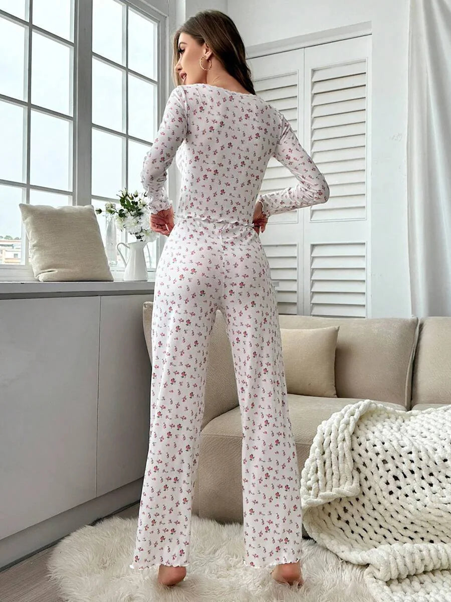 Long-sleeved V-neck pajamas with small floral printsLoungewear