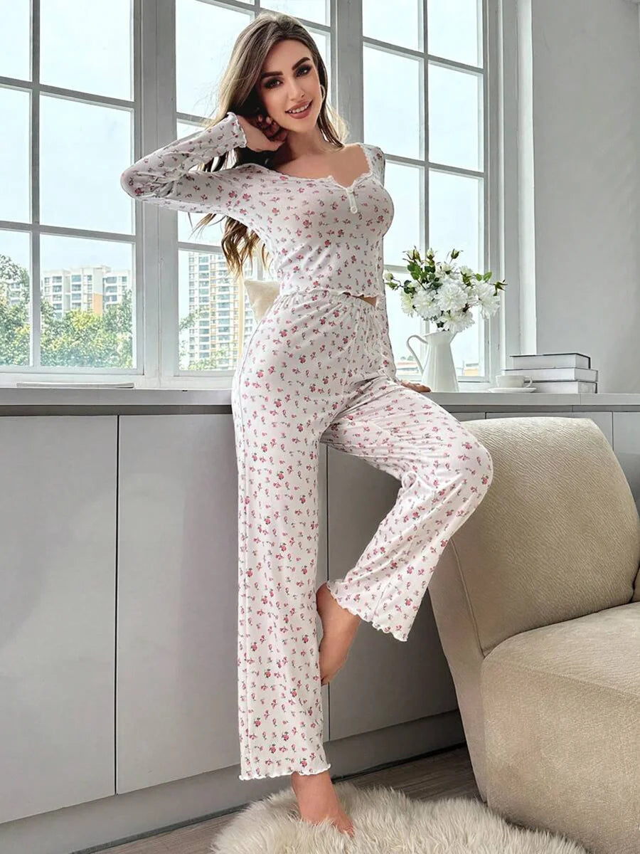 Long-sleeved V-neck pajamas with small floral printsLoungewear