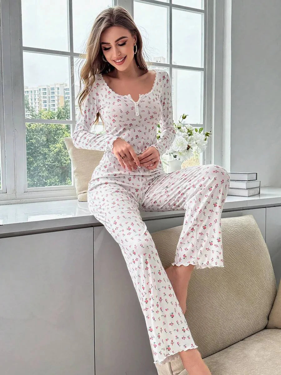 Long-sleeved V-neck pajamas with small floral printsLoungewear