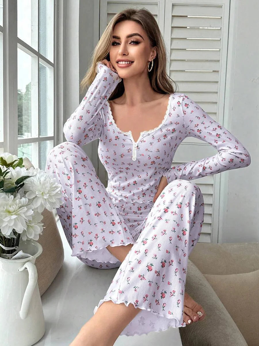 Long-sleeved V-neck pajamas with small floral printsLoungewear