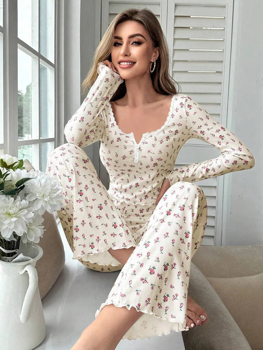 Long-sleeved V-neck pajamas with small floral printsLoungewear