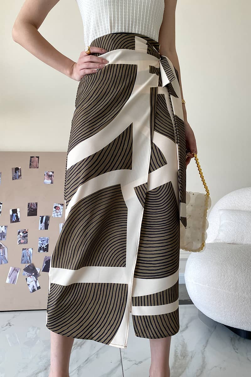 Lace-up printed midi skirt