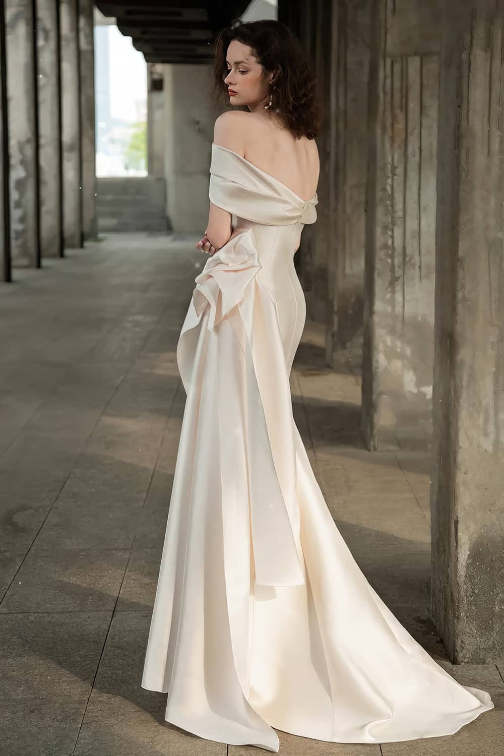 Vintage Satin Tail Wedding Dress Slim Evening Dress