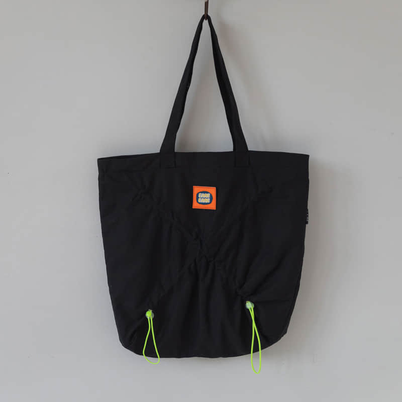 Pleated handbag black | YonPop