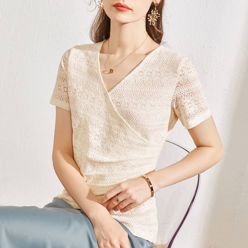 Pleated V-neck short-sleeved t-shirt Ivory / S | YonPop