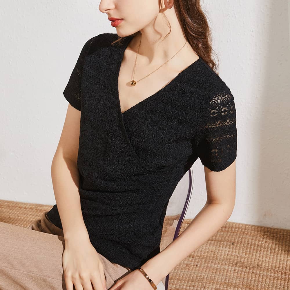 Pleated V-neck short-sleeved t-shirt Black / S | YonPop