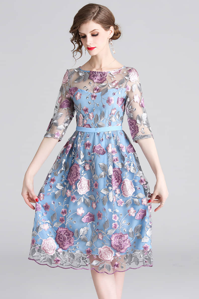 Spring and summer embroidered dress M | YonPop