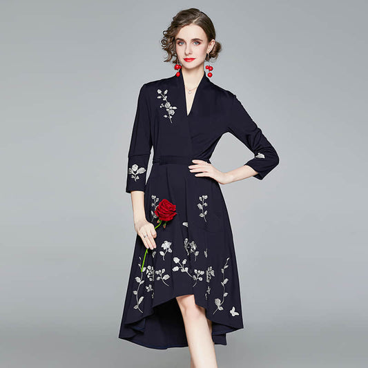 Spring V-neck embroidered dress M | YonPop